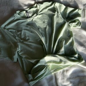 Zara front knot light green cropped tee by Divided, size M